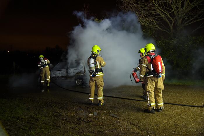 Auto verwoest na harde knal