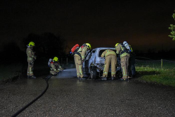 Auto verwoest na harde knal
