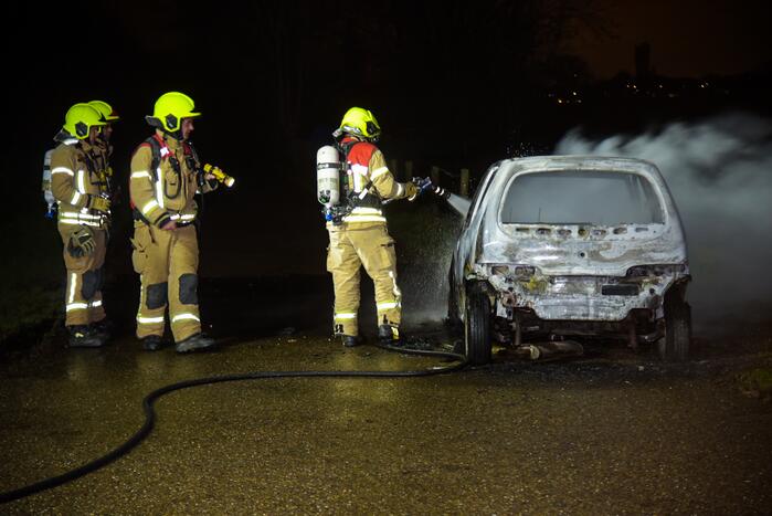 Auto verwoest na harde knal