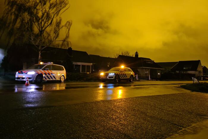 Omstanders redden fietser uit water