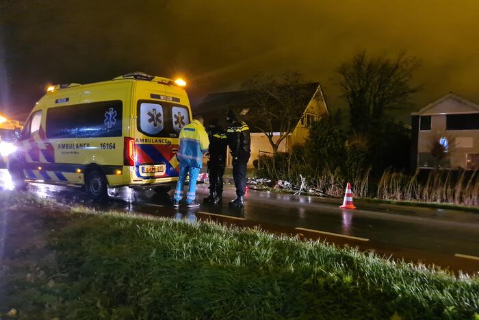 Omstanders redden fietser uit water