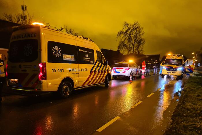 Omstanders redden fietser uit water