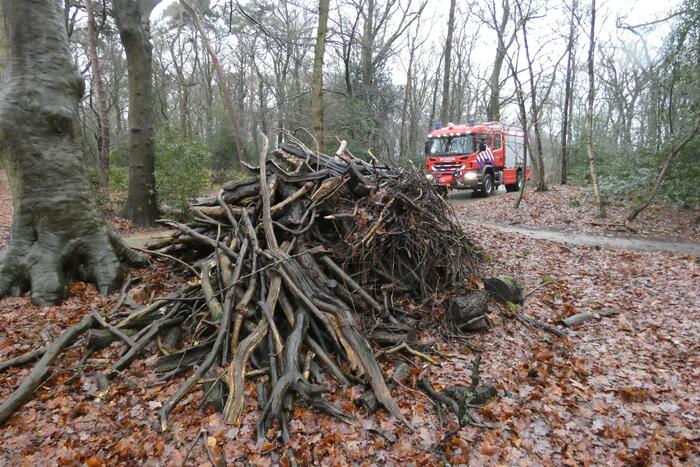 Brandweer ingezet voor omgewaaide boom