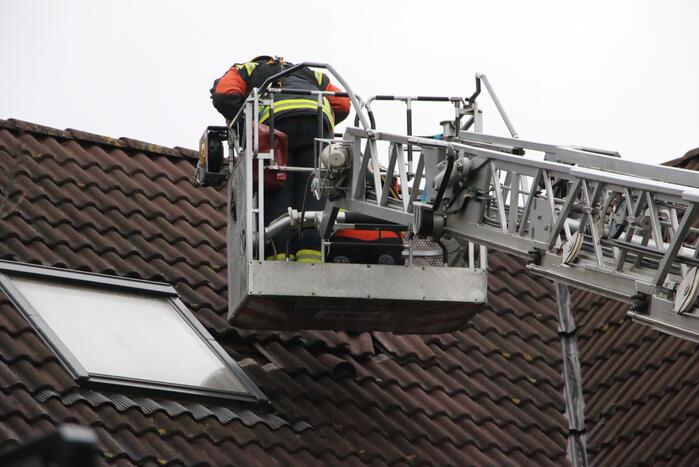 Dakpannen woning losgewaaid