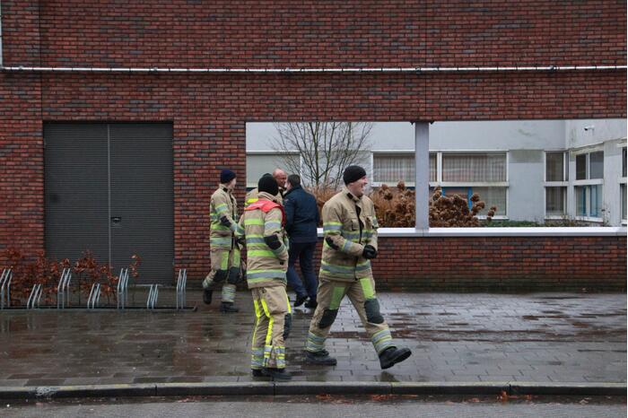 Spandoek Flevoziekenhuis waait van pand af