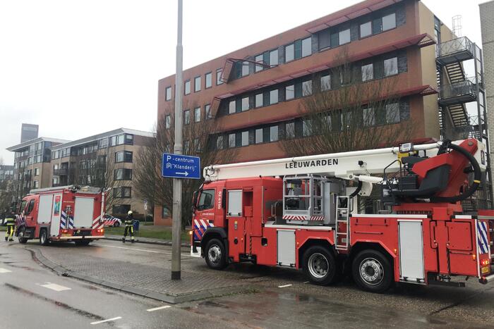 Straat afgezet door vallende delen