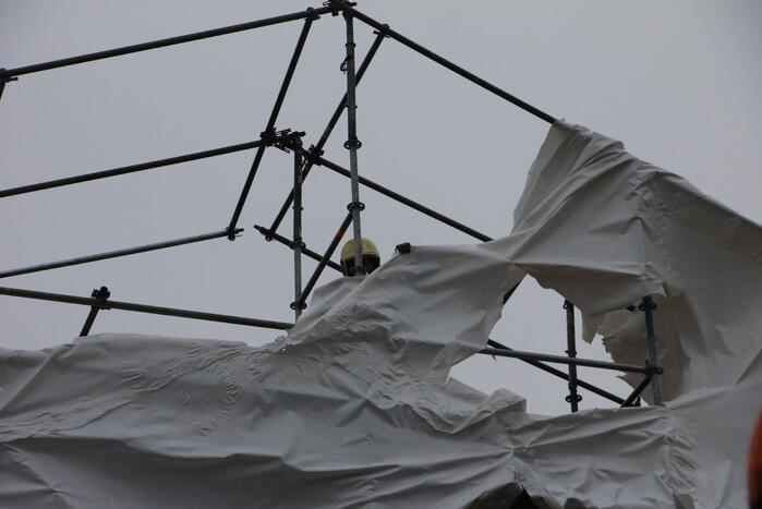 Zeil losgeraakt door storm Bella