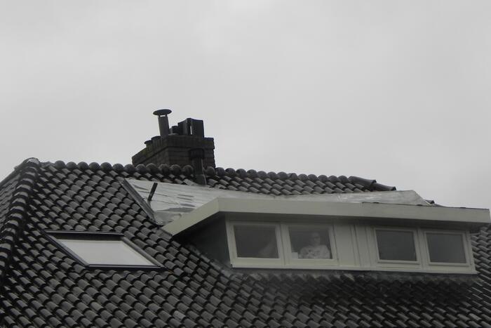 Dakkapel losgeschoten door de wind