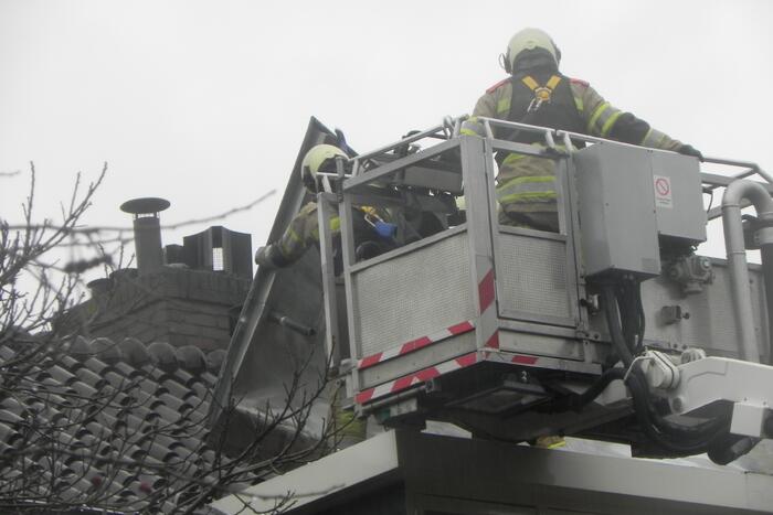 Dakkapel losgeschoten door de wind