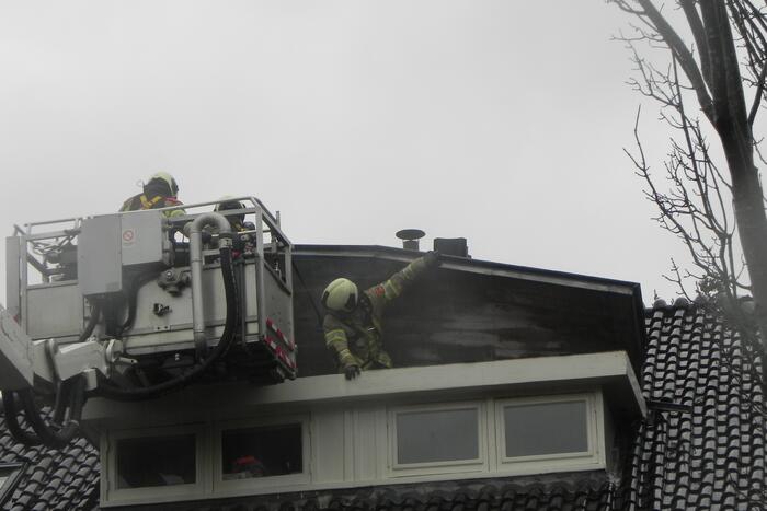 Dakkapel losgeschoten door de wind