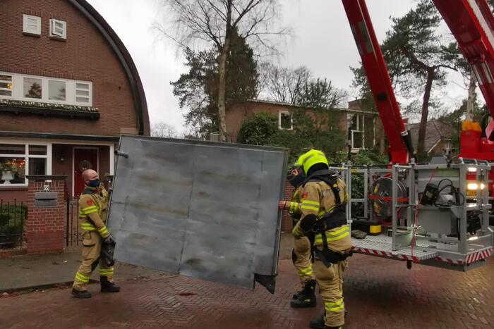 Dakdeel losgeschoten door de wind