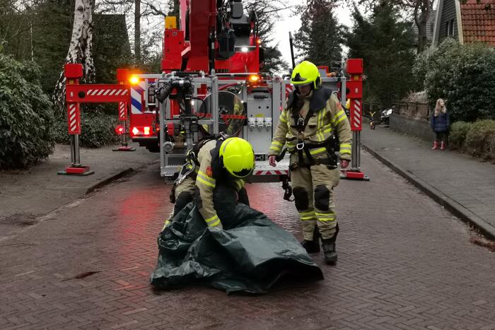 Dakdeel losgeschoten door de wind