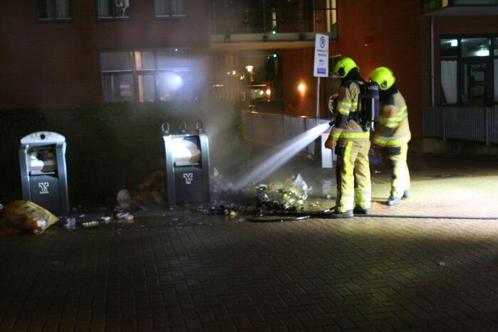 Rommel naast container in brand gevlogen