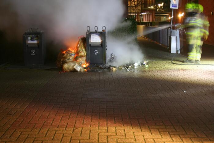 Rommel naast container in brand gevlogen