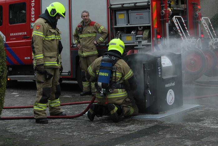 Brand in ondergrondse container snel geblust