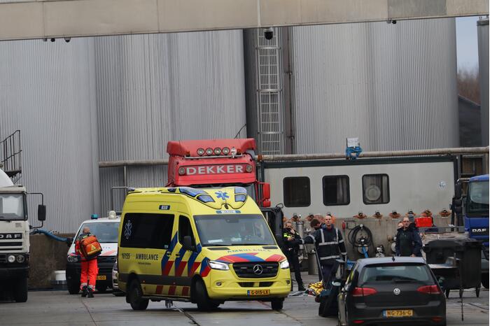 Traumahelikopter landt voor incident bij Dekker Tankopslag