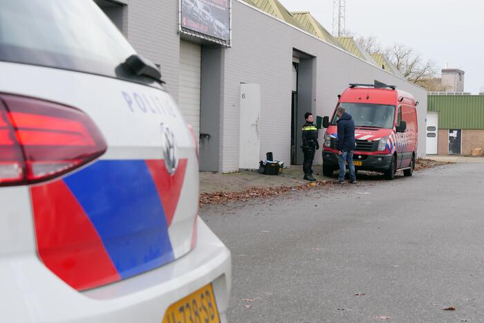 Foto-update: #Helmond Chemicaliën en synthetische drugs gevonden in bedrijfspand 1e Hogedijk Helmond.
