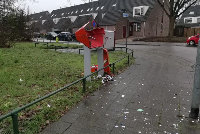 Brievenbus PostNL opgeblazen