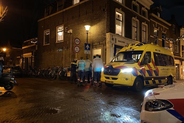 Botsing tussen auto en een bezorg scooter