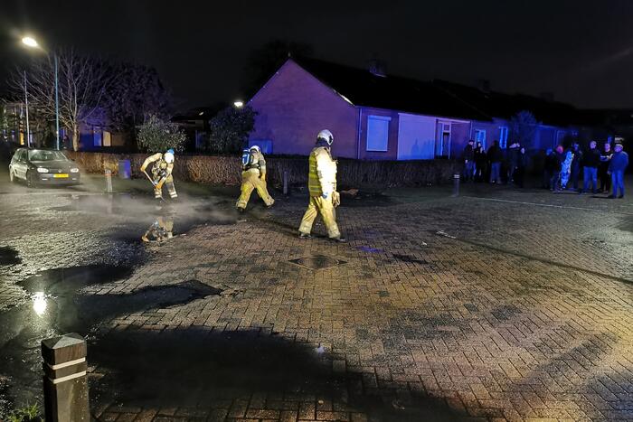 Buitenbrand op kruising, drukte op straat