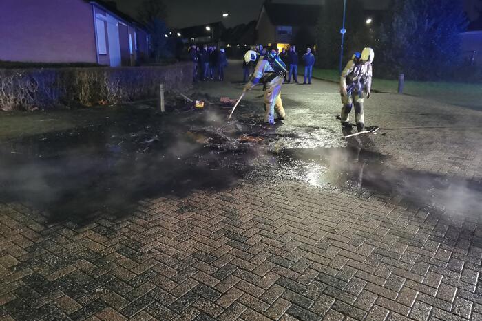 Buitenbrand op kruising, drukte op straat