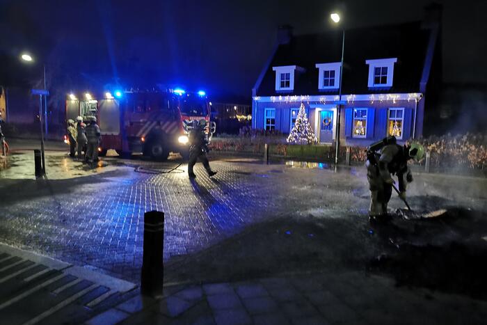 Buitenbrand op kruising, drukte op straat