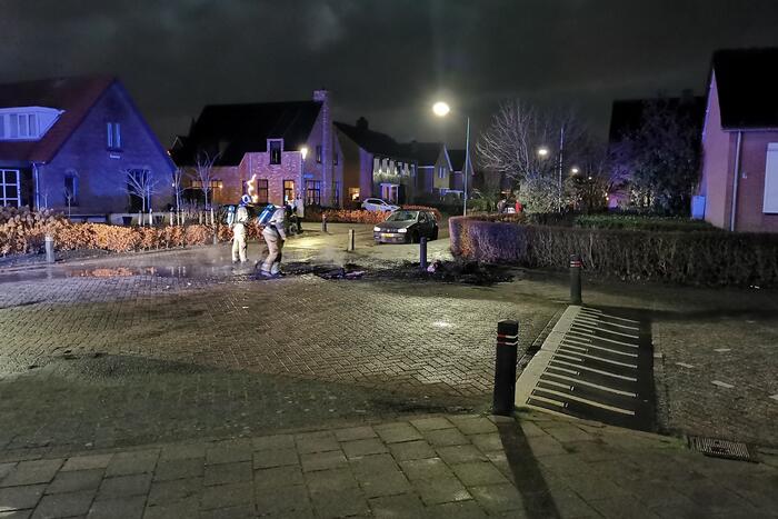 Buitenbrand op kruising, drukte op straat