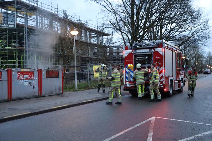 Brand in plastic container snel geblust