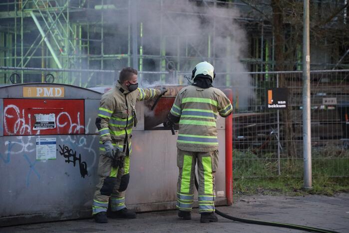 Brand in plastic container snel geblust