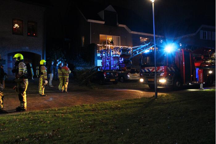 Brand in schoorsteen van woning