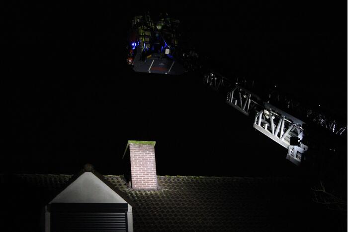 Brand in schoorsteen van woning