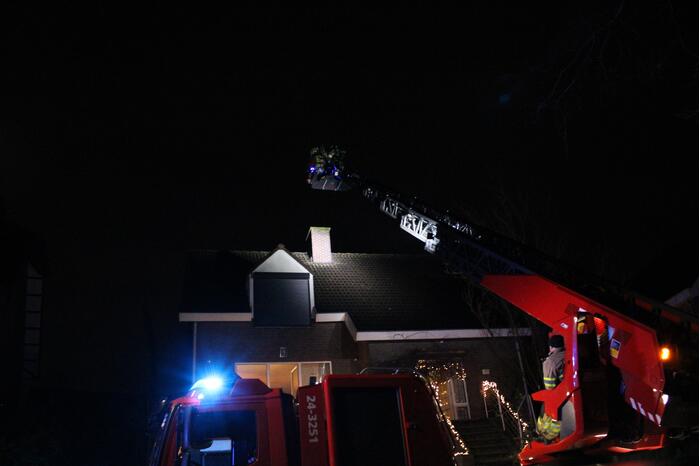 Brand in schoorsteen van woning