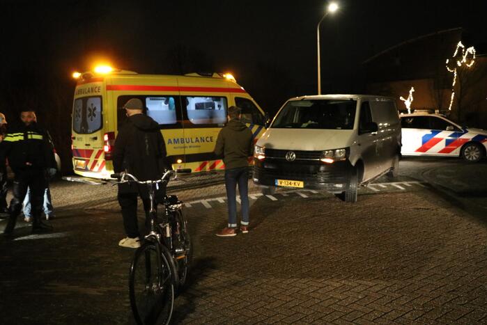 Fietser geschept door bestelbus