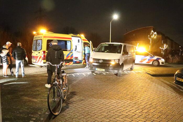 Fietser geschept door bestelbus