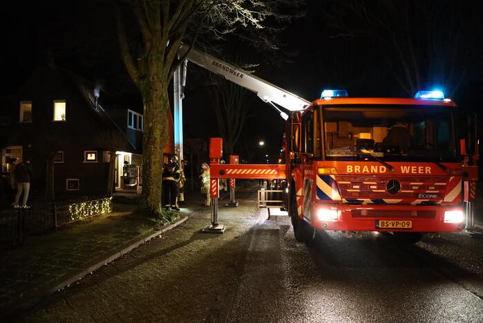 Brand in schoorsteen van woning