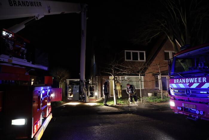 Brand in schoorsteen van woning