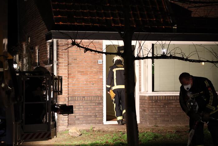 Brand in schoorsteen van woning