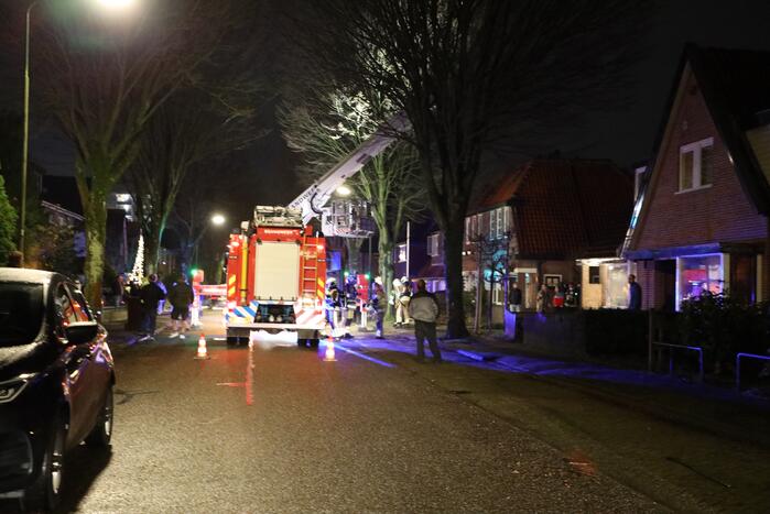 Brand in schoorsteen van woning