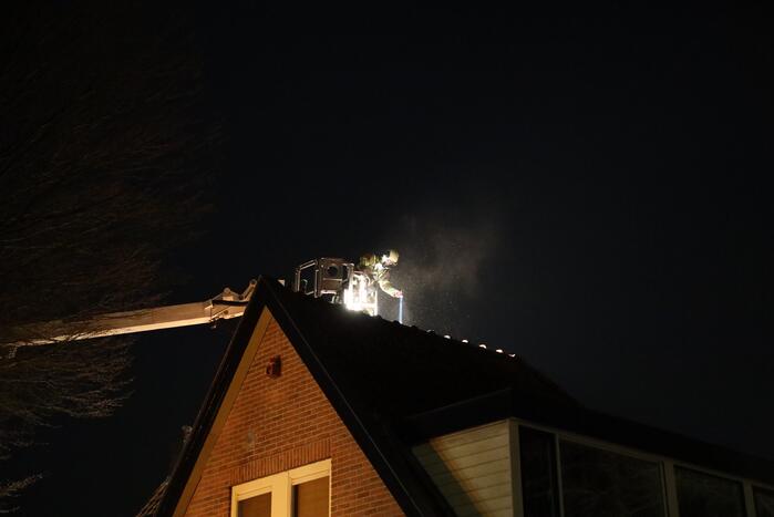 Brand in schoorsteen van woning