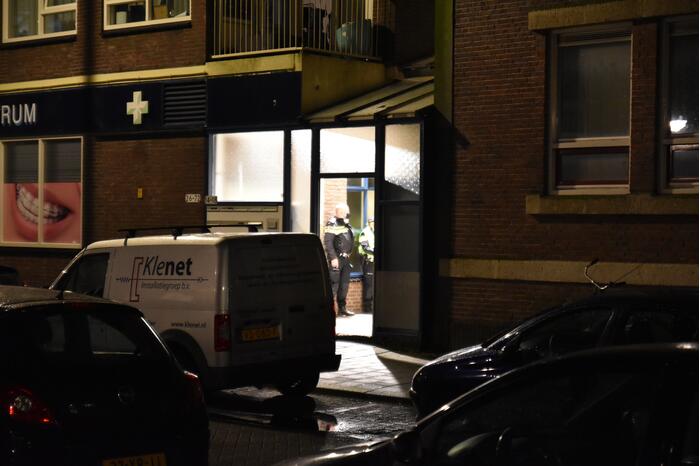 Arrestatieteam doet inval in woning