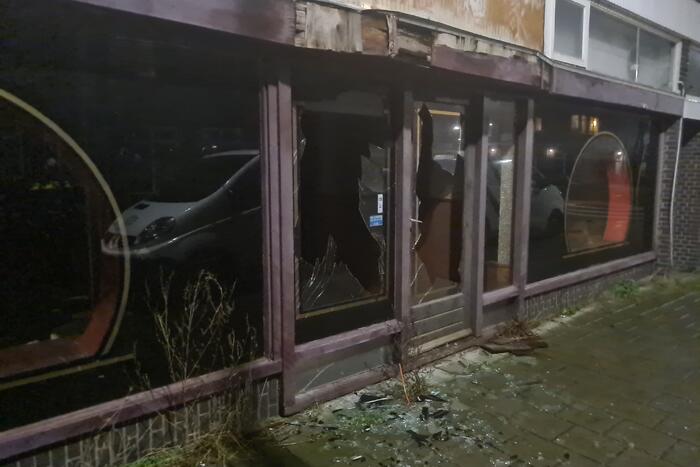 Vuurwerk vernield ruit leegstaande Chinees restaurant