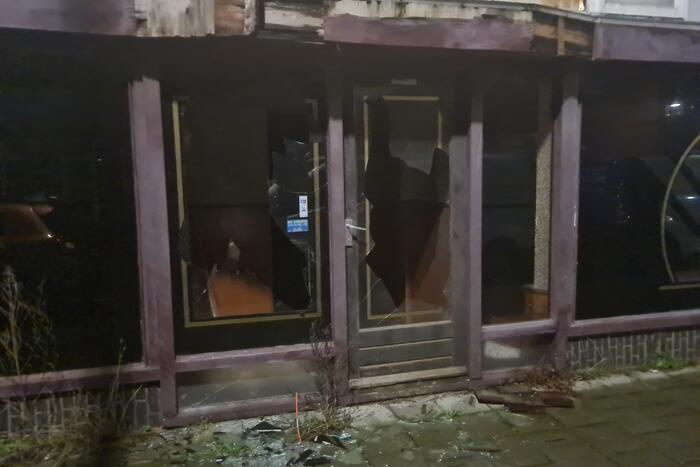 Vuurwerk vernield ruit leegstaande Chinees restaurant