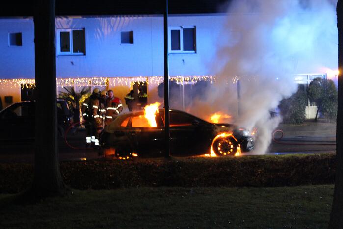Autobrand snel geblust door brandweer
