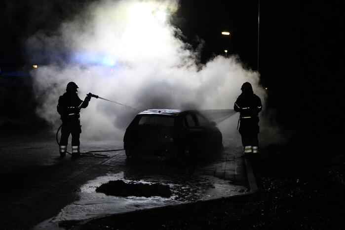 Autobrand snel geblust door brandweer