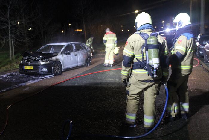 Autobrand snel geblust door brandweer