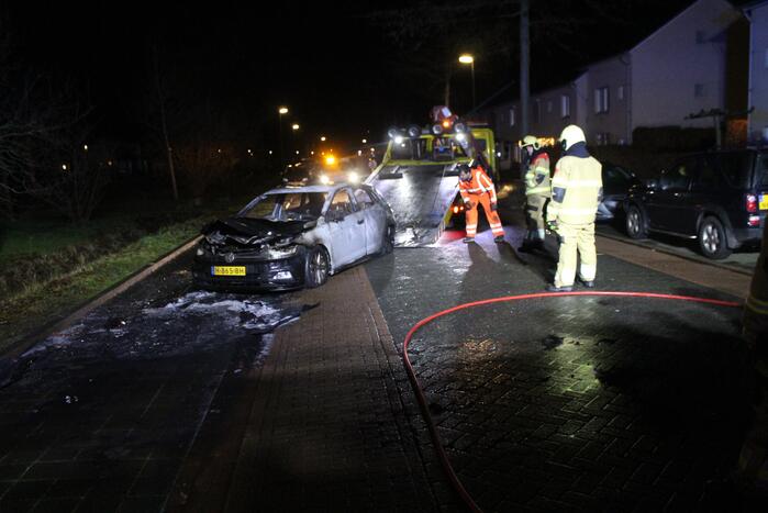 Autobrand snel geblust door brandweer