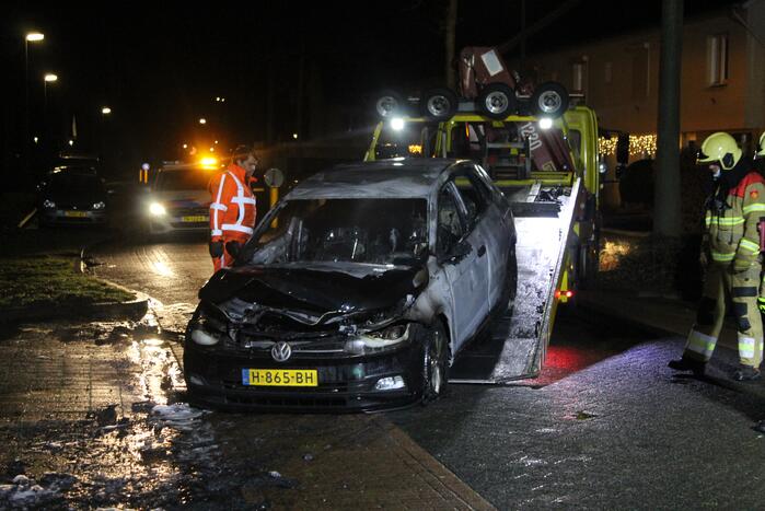 Autobrand snel geblust door brandweer