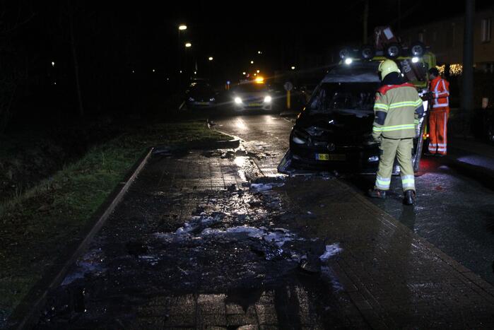 Autobrand snel geblust door brandweer