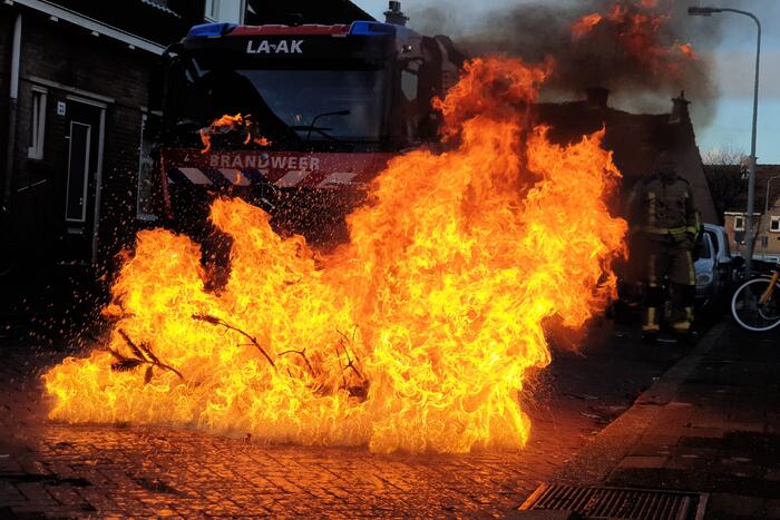 Kerstboom in brand gestoken