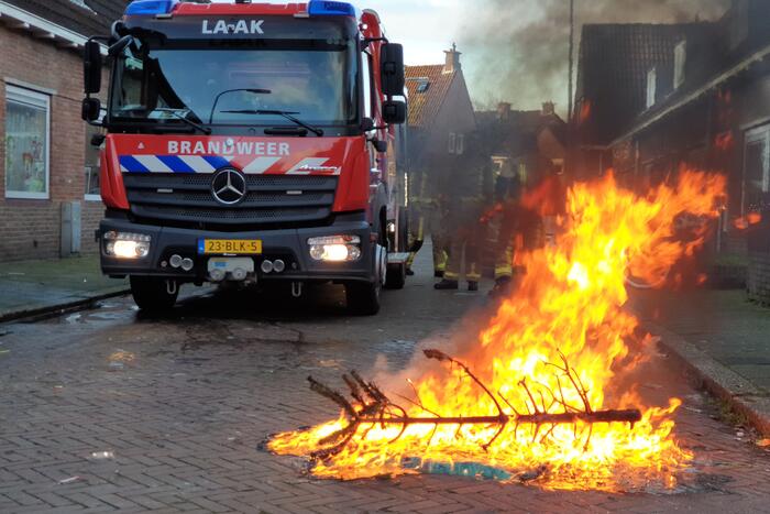Kerstboom in brand gestoken